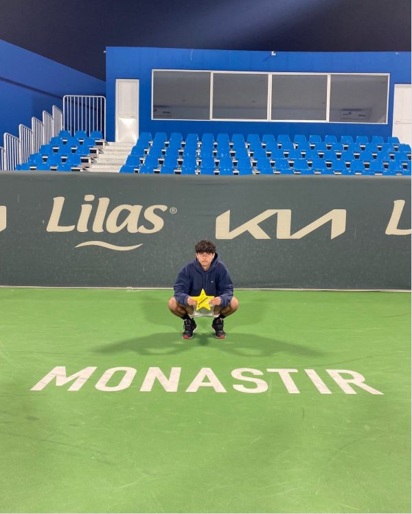 Lorenzo Rottoli sul campo di Monastir con la stella del vincitore, ITF Monastir 2023